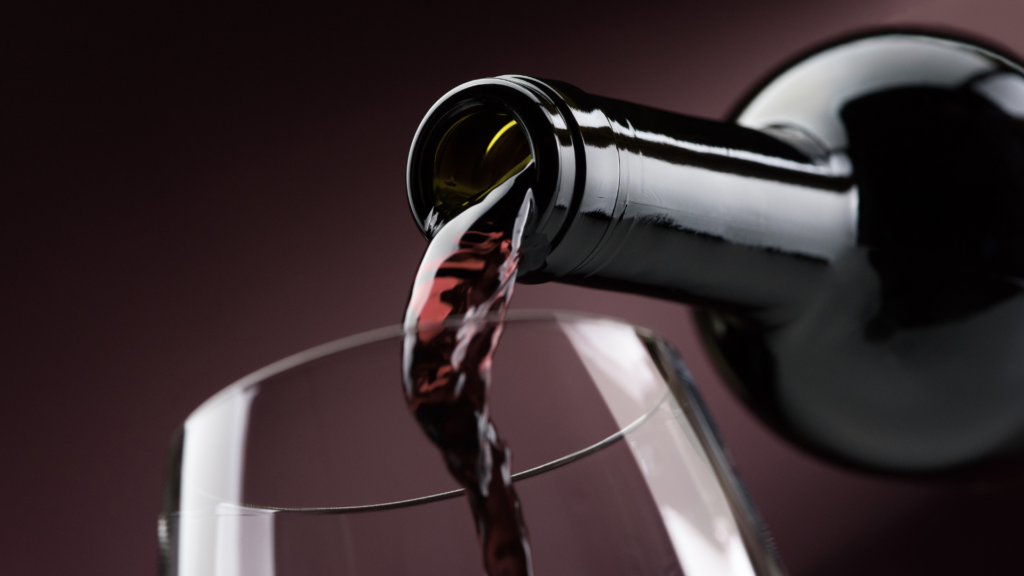 Vino italiano e ristorazione: il rapporto si incrina tra ricarichi insostenibili, carte ridotte e nuovi modelli di servizio